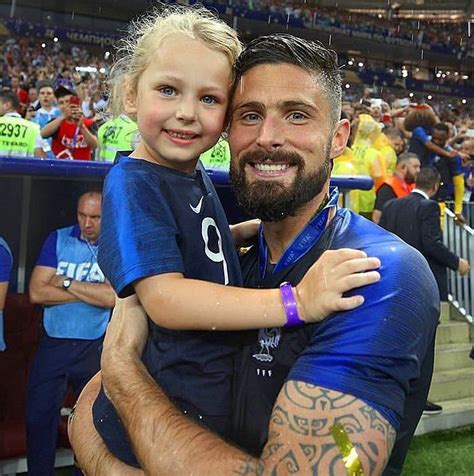 OLIVIER GIROUD #Giroud #FFF #France #OlivierGiroud Instagram.com | Family goals, My girl, Wrestling