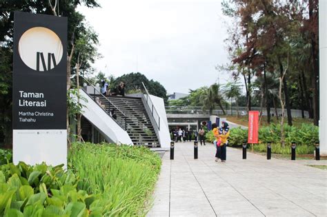 FOTO Mengunjungi Taman Literasi Martha Christina Tiahahu