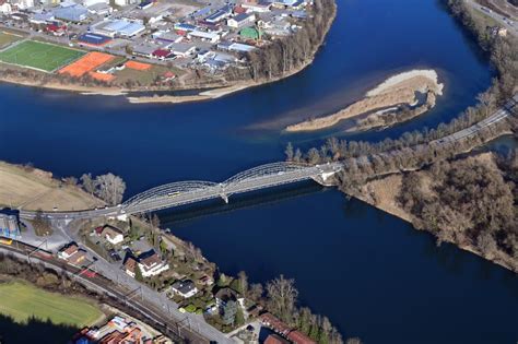 Koblenz Von Oben Uferbereiche Entlang Der Flu M Ndung Der Aare In