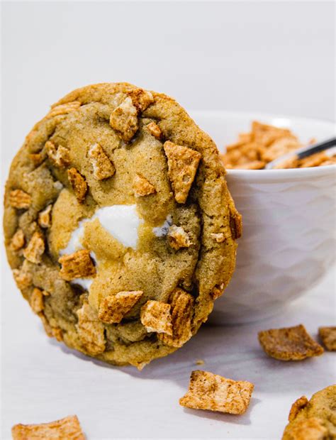 Cinnamon Toast Crunch Cookies With Marshmallow Filling