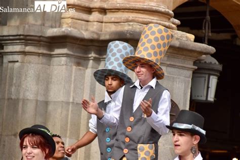 La Plaza Mayor se llena de magia y música gracias a la actuación de la