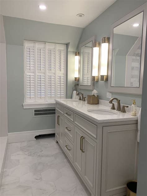 Sherwin Williams Sea Salt 6204 Bathroom Color Schemes Bathroom Wall