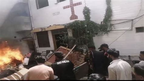 Pakistan 19 Churches Gutted 89 Christian Houses Burnt In Jaranwala