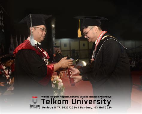 Wisuda Telkom University Fif S Teknologi Informasi Dekan