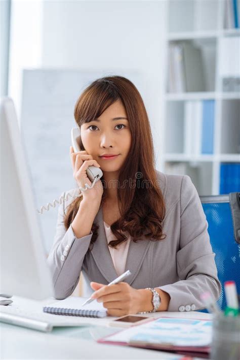 Junge Japanische Frau Stockfoto Bild Von Bogen Kimono 107354562