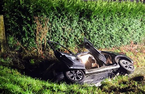 Auto In De Sloot Langs Tielerweg In Geldermalsen SRC