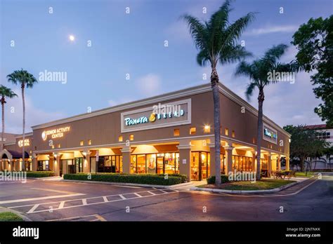 Coral Palm Plaza Hi Res Stock Photography And Images Alamy