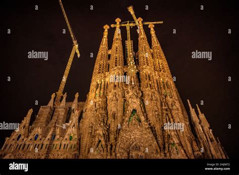 La Fa Ade De La Nativit De La Sagrada Familia La Nuit Barcelone