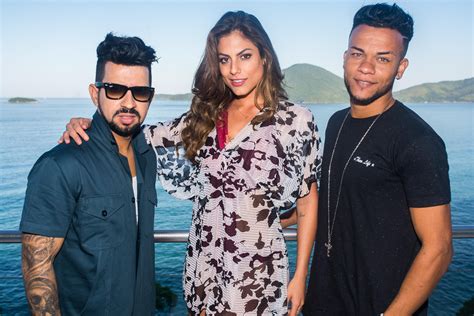 Dennis lança clipe estrelado pela musa do Pânico, Mari Baianinha, com a