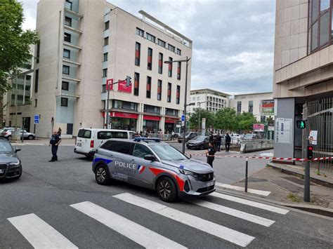 Lyon Attaque Au Couteau Le Suspect Transf R En Psychiatrie Sa