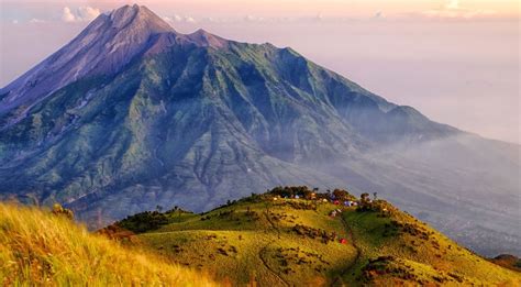 10 Rekomendasi Gunung Di Jawa Tengah Bagi Kamu Yang Hobi Mendaki