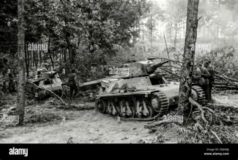 World War II FRANCE Tanks Hotchkiss H 39 Panzerkampfwagen 38H 735 F