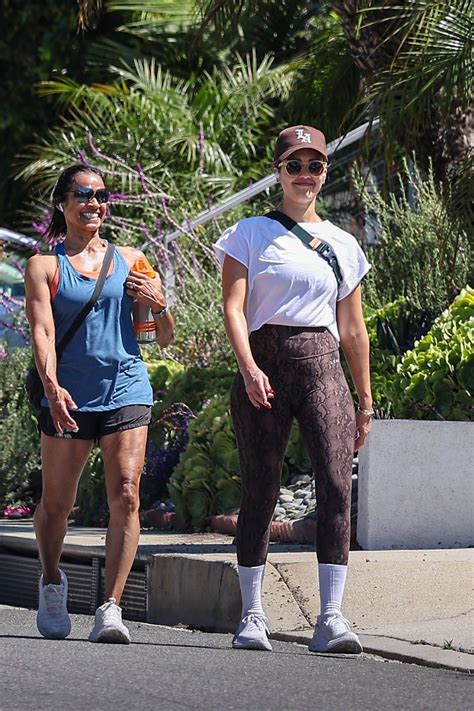 Jessica Alba Sexy Ass Tight Leggings Beverly Hills Hot Celebs Home