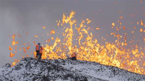 Photos Volcano Erupts On Iceland’s Reykjanes Peninsula Cnn