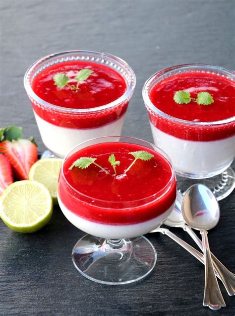 Sukkerfri nydelig yoghurt panna cotta med bærsaus LINDASTUHAUG