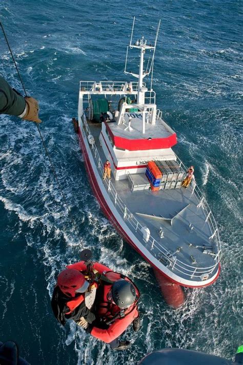 Evacuation médicale dun marin pêcheur du chalutier LHorizon