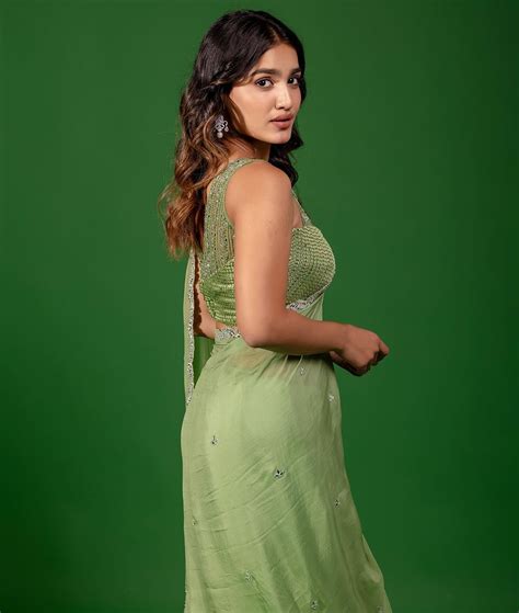 Saniya Iyappan Hot Photos In Green Sleeveless Saree Glamsundari In