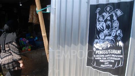 Tolak Revitalisasi Pasar Banjaran Pedagang Kibarkan Bendera Setengah