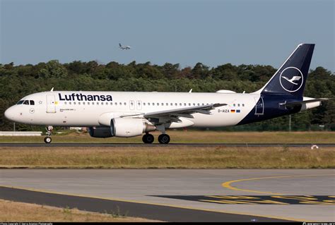 D Aiza Lufthansa Airbus A Photo By Sierra Aviation Photography