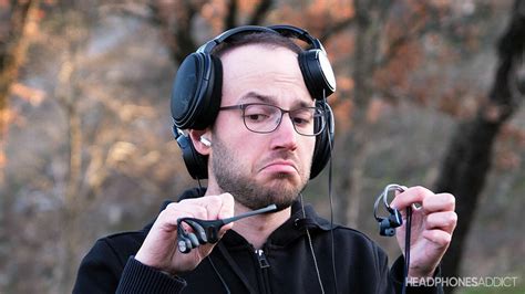 step by step how to wear headphones and earbuds comfortably