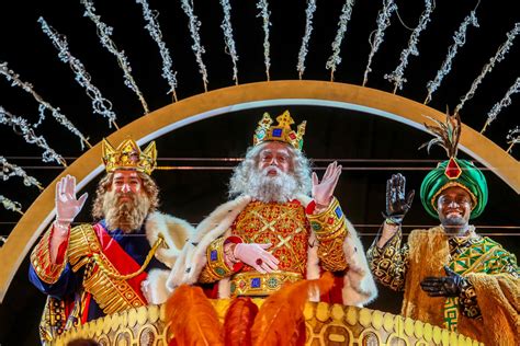 Las cabalgatas de Reyes Magos vuelven a las calles de España con