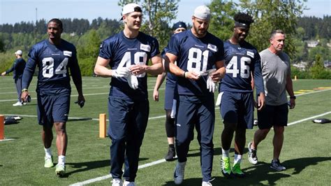 Top Seahawks Training Camp Storylines How Does The Competition