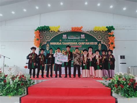 Sebanyak Santri Darul Hikmah Pasbar Wisuda Tahfiz Al Qur An