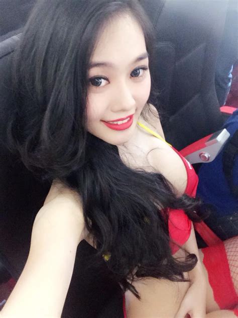 Vietjet Air gây bão khi mời Ngọc Trinh Linh Chi mặc bikini đóng quảng cáo