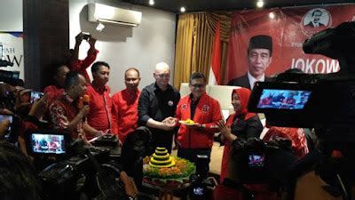 Syukuran Relawan Arus Bawah Jokowi Pdip Ajak Kawal Jokowi Ma Ruf