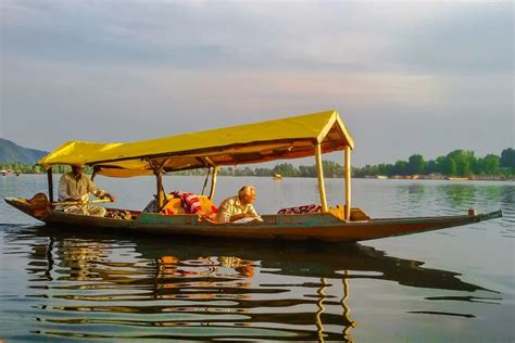 Kashmir Records Footfall Of 1 8 Lakh Tourists In March Highest In 10 Years