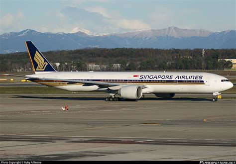 V Swq Singapore Airlines Boeing Er Photo By Ruby Alllesina Id