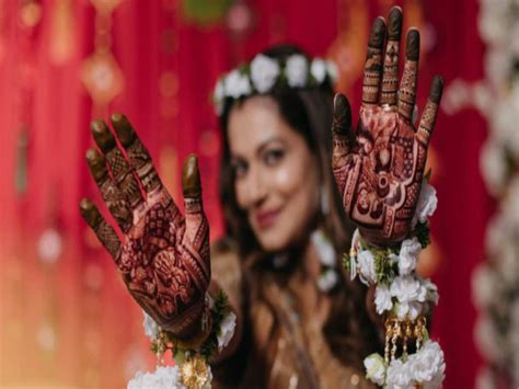 How To Naturally Darken The Color Of Mehndi Or Mehndi Ka Rang Kaise