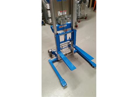 New 2019 Genie Genie Lift 12 Nsw Genie Distributor Duct Lifter In