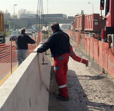 Nuova Rho Monza Cavalcavia Da Demolire Chiusa Via Novate