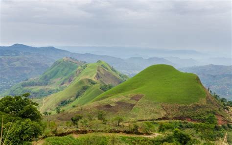 Voyage Moto Cameroun Des Montagnes à La Savane Du Cameroun Planet Ride