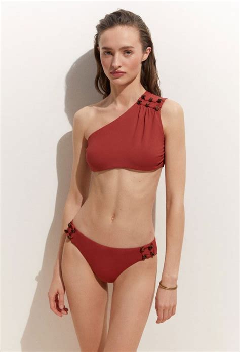 Buse Terim Bikini Ve Mayo Trendleri