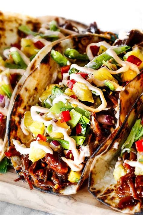 Up Close Of Pulled Pork Taco With Pineapple Slaw On A Cutting Board Aşçılık Yemek Tarifleri