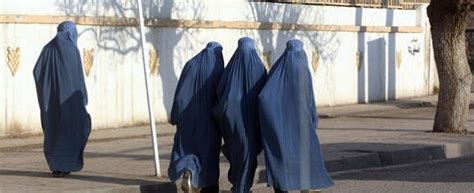 Burka Burkini Velo Sul Corpo Delle Donne In Atto Una Vera E