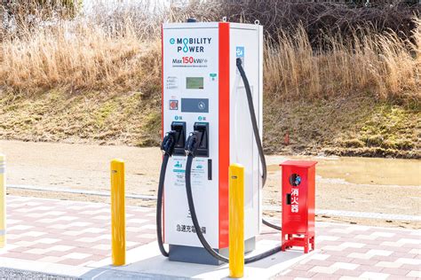 高速道路最大規模浜松SAの150kW級急速充電器を見てきた最初の15分は最大出力充電待ちの不安減らす トラベル Watch