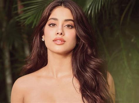 Janhvi Kapoor Drapes Saree Around Her Body Without Blouse You Will Be