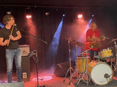 Tour Du Monde Musical Avec Beau Truc Del Caillou à Lapéro De Mai En