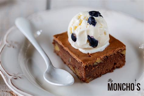 Brownie Con Helado De Vainilla Y Chocolate Monchos Brownie