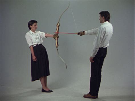 Come una performance di Marina Abramović dimostrò che lessere umano è