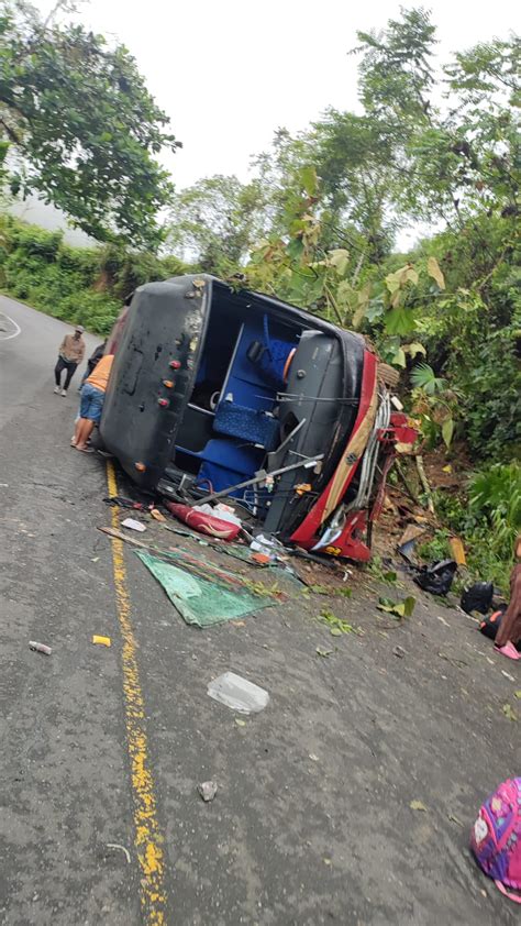 19 Heridos En Volcamiento De Bus Interprovincial Diario La Hora