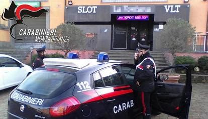 Rapina La Sala Giochi Poi Fugge Dalla Compagna Arrestato