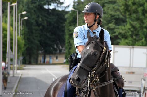 Les Gendarmes Cheval En Mission De Maintien De Lordre Strategic