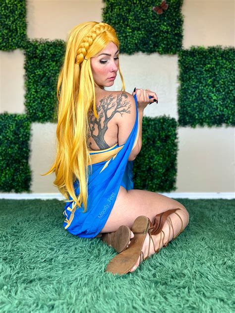 Moody Feet - Foot Adoration, Foot Fetish Directory and Foot Fetish