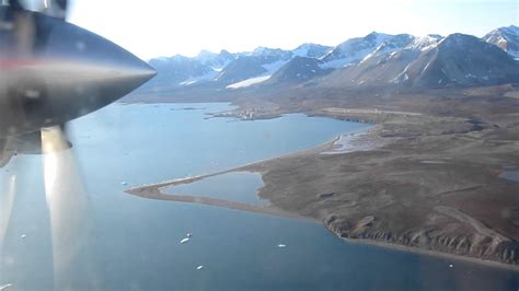 Landing Ny-Ålesund Airport, Hamnerabben (ENAS), Svalbard - YouTube