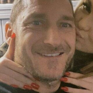 Francesco Totti Con Ilary Blasi Tanti Momenti Molto Belli DireDonna