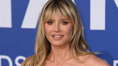 Heidi Klum 49 ans incendiaire en bikini string elle dévoile son fessier